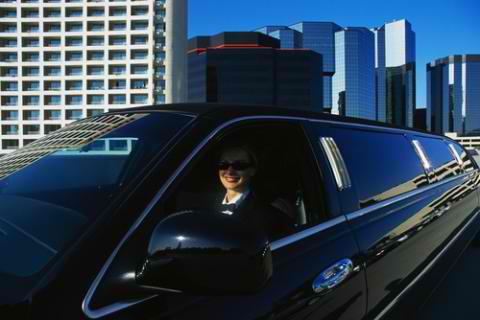 regal-transport-of-sarasota_december_what-to-look-for-when-hiring-a-limo-service_image-2-480x320